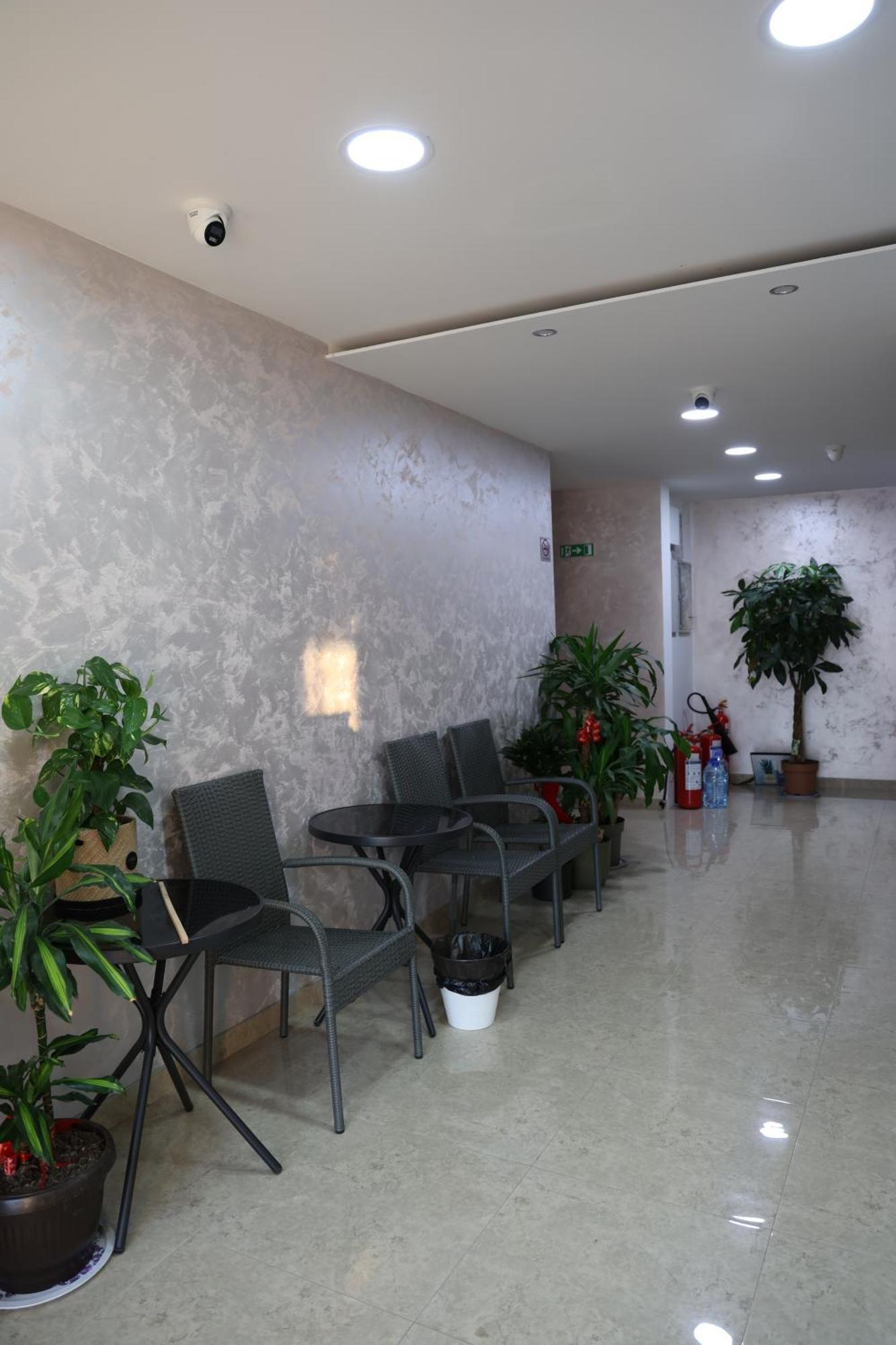 Home In Superior如家 Surčin Exteriör bild